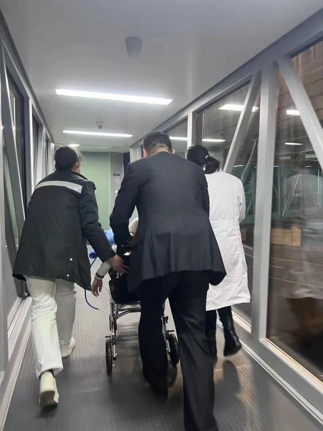 旅客空中心臟病發作,衡陽南岳機場緊急開辟綠色通道 旅客空中心臟病發作,衡陽南岳機場緊急開辟綠色通道