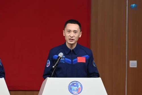 神舟十六號(hào)飛行乘組亮相 神舟十六號(hào)飛行乘組亮相