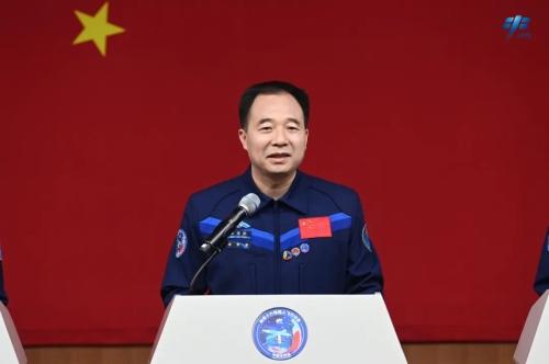 神舟十六號(hào)飛行乘組亮相 神舟十六號(hào)飛行乘組亮相