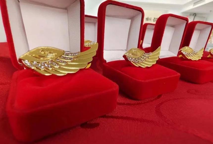 海航航空旗下首都航空“鸞鳳”示范乘務組舉行新成員授牌儀式 海航航空旗下首都航空“鸞鳳”示范乘務組舉行新成員授牌儀式