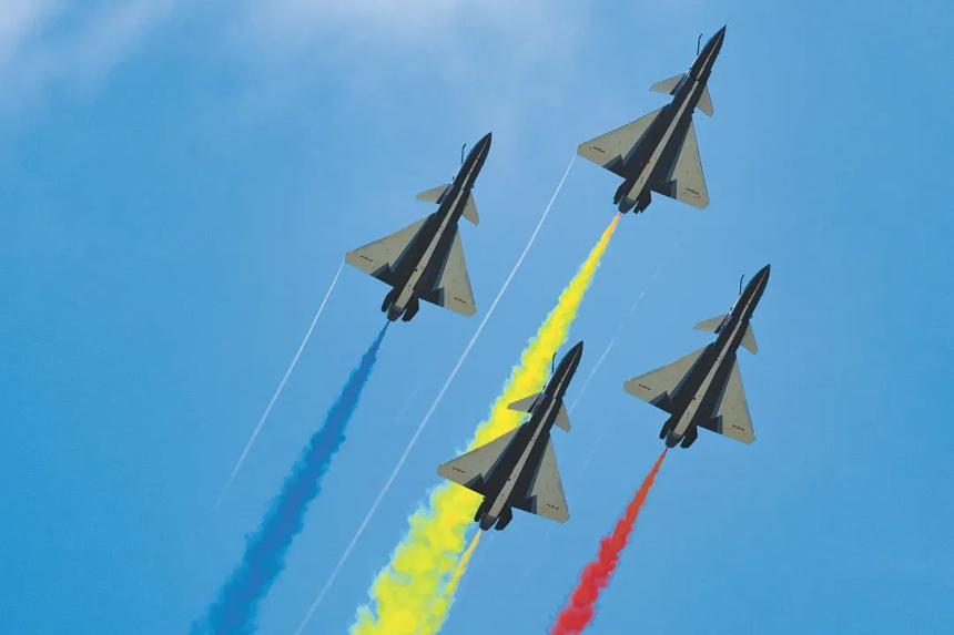 空軍八一飛行表演隊在第16屆蘭卡威國際海事和航空展精彩亮相