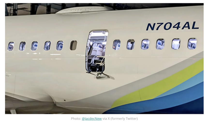 “掉門”波音客機(jī)出廠時缺四個固定螺栓 “掉門”波音客機(jī)出廠時缺四個固定螺栓