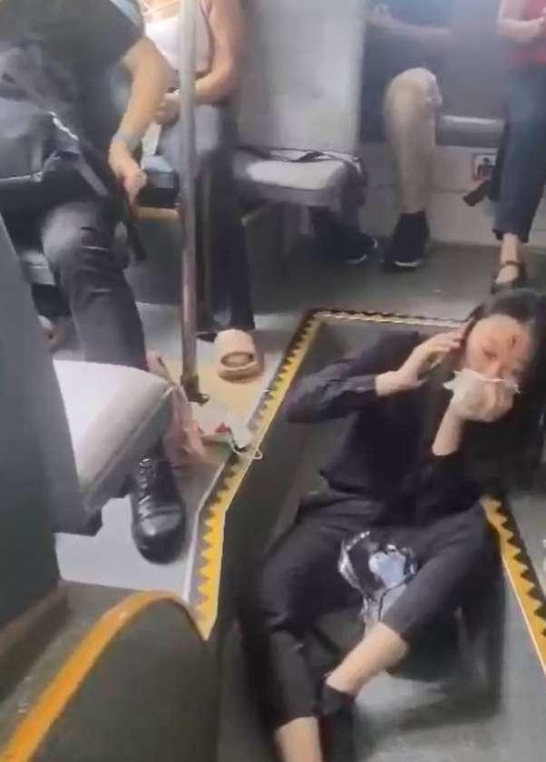 新加坡航空遭亂流事故至少85人送醫(yī)院救治 還有58人住院治療 新加坡航空遭亂流事故至少85人送醫(yī)院救治 還有58人住院治療