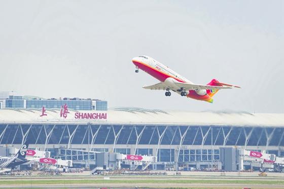 中國(guó)國(guó)產(chǎn)商用飛機(jī)完成首次加注可持續(xù)航空燃料(SAF)演示飛行 中國(guó)國(guó)產(chǎn)商用飛機(jī)完成首次加注可持續(xù)航空燃料(SAF)演示飛行