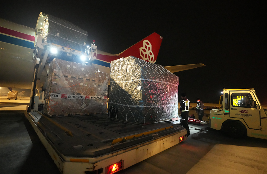 突破年貨運量峰值!鄭州機場今年貨運量已超70.5萬噸 突破年貨運量峰值!鄭州機場今年貨運量已超70.5萬噸