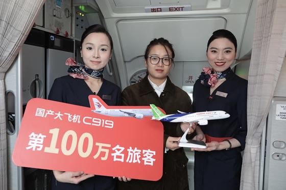 中國(guó)國(guó)產(chǎn)大飛機(jī)C919累計(jì)承運(yùn)超100萬(wàn)人次  迎商業(yè)化關(guān)鍵節(jié)點(diǎn)